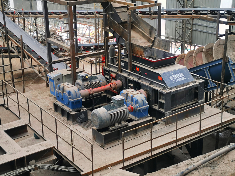 石英石硬度高，對(duì)輥制砂機(jī)能否穩(wěn)定運(yùn)行并保證出料質(zhì)量？